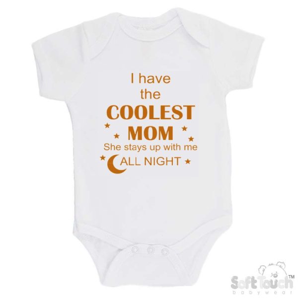BS4650 Rompertje wit bedrukt met de tekst "I have the coolest mom She stays up with me all night" in verschillende lieve kleurtjes. - Afbeelding 5