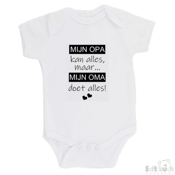 BS4650 Rompertje wit bedrukt met de tekst "Mijn opa kan alles maar..." in verschillende lieve kleurtjes.
